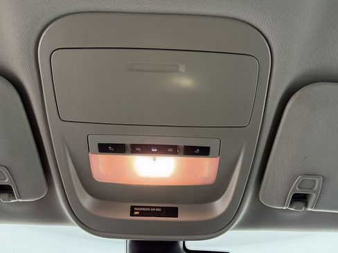 Used 2021 GMC Canyon Denali image 33