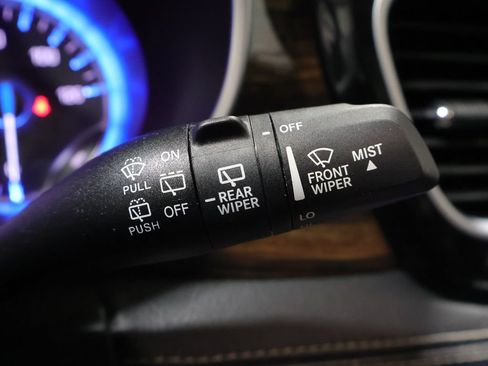 Used 2024 Chrysler Pacifica Limited FWD image 43