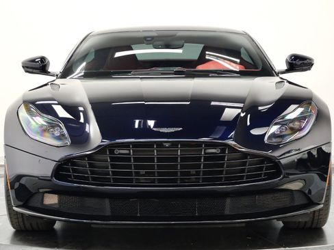 Used 2023 Aston Martin DB11 Coupe RWD image 4