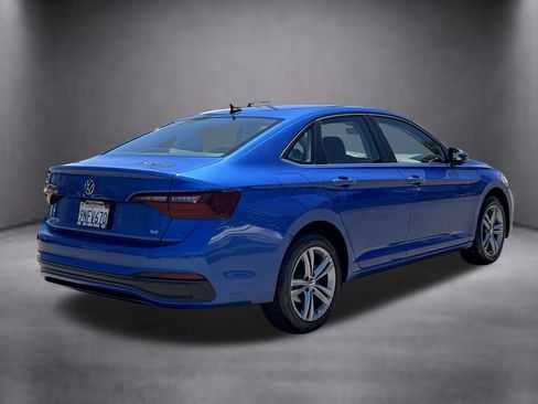 Used 2024 Volkswagen Jetta SE FWD image 5