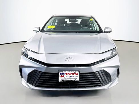 Used 2025 Toyota Camry LE image 9
