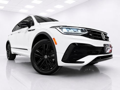 Used 2022 Volkswagen Tiguan SE R-Line AWD/4WD image 4