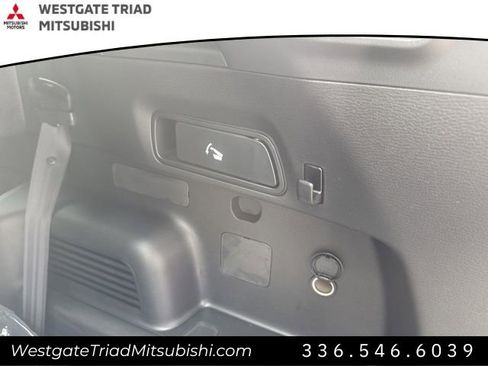 New 2025 Mitsubishi Outlander SE image 28