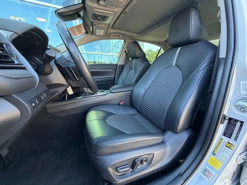 Used 2024 Toyota Camry SE image 5