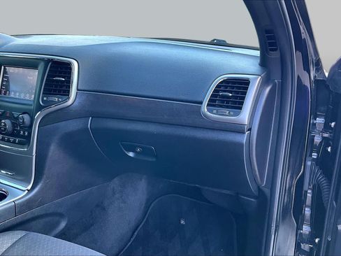 Used 2018 Jeep Grand Cherokee Laredo RWD image 19