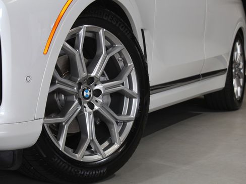 Used 2022 BMW X7 xDrive40i w/ Executive Package AWD/4WD image 18