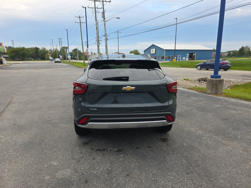 Used 2026 Chevrolet Trax LT FWD image 4
