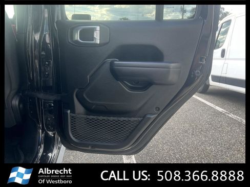 Used 2021 Jeep Gladiator Rubicon w/ Cold Weather Group image 19