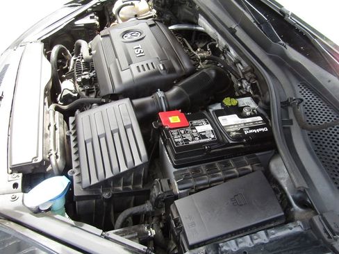 Used 2017 Volkswagen GTI Sport FWD image 19