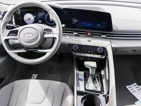 New 2025 Hyundai Elantra SEL image 22