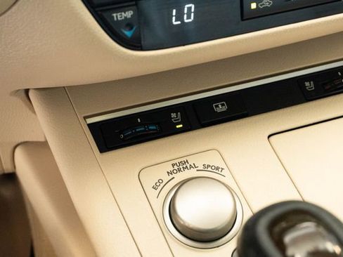 Used 2013 Lexus ES 350 w/ Luxury Pkg FWD image 24