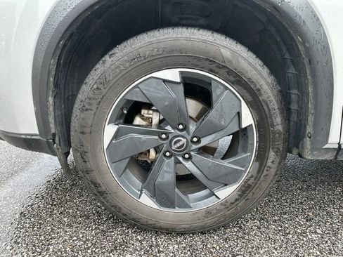 Used 2024 Nissan Rogue SV AWD/4WD image 9