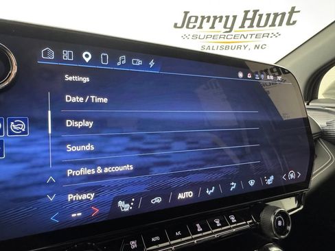 Used 2024 Chevrolet Blazer EV LT AWD/4WD image 18