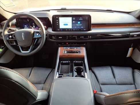 New 2025 Lincoln Aviator Black Label AWD/4WD image 6