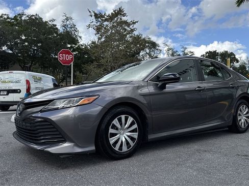Used 2018 Toyota Camry L image 29