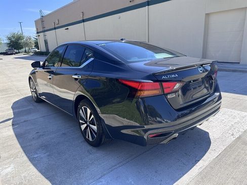 Used 2019 Nissan Altima 2.5 SV FWD image 8