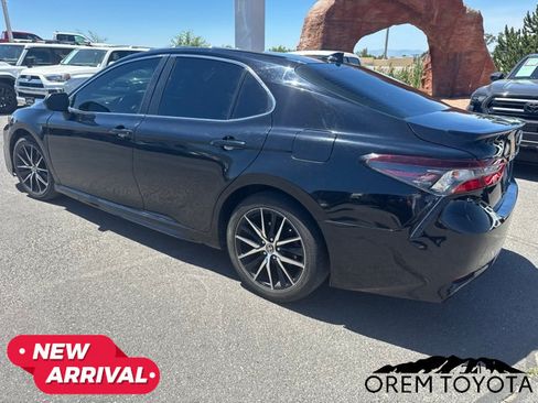 Used 2021 Toyota Camry SE FWD image 18
