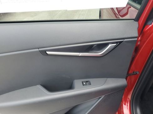 Used 2023 Kia Niro LX FWD image 9
