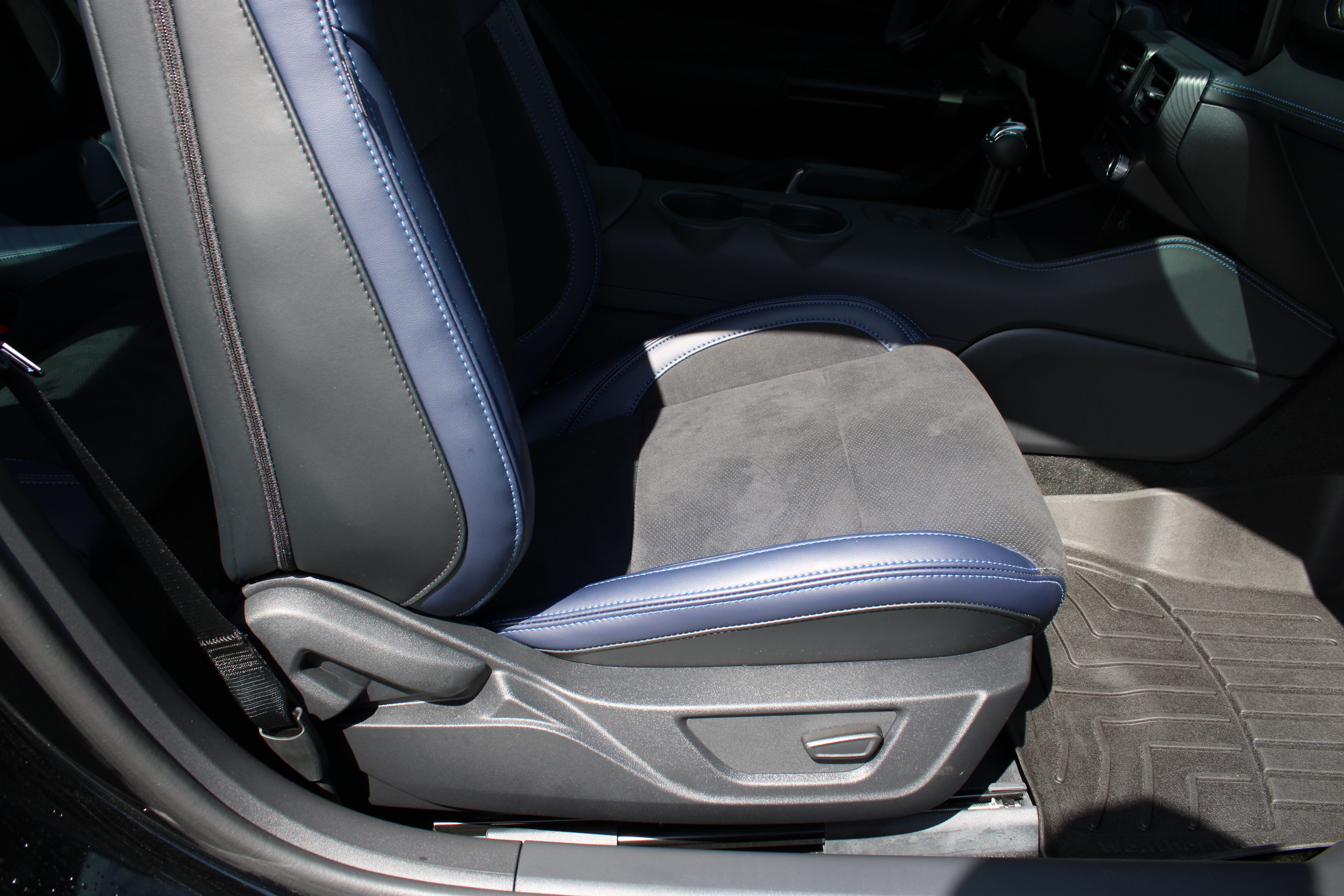 Used 2026 Ford Mustang Dark Horse RWD image 16