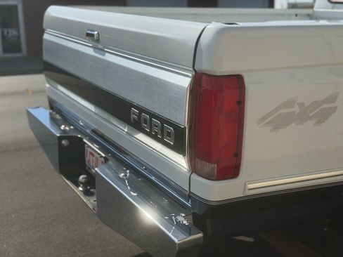 Used 1994 Ford F150 XL AWD/4WD image 10