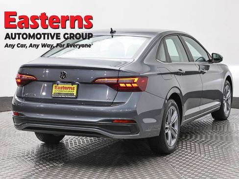 Used 2024 Volkswagen Jetta SE FWD image 5
