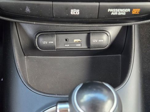 Used 2015 Kia Soul + image 21