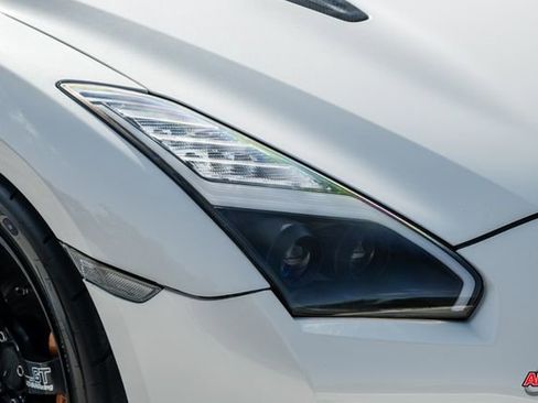 Used 2014 Nissan GT-R Premium image 56