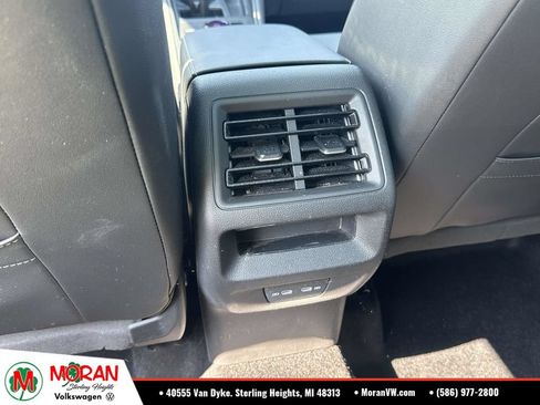 Used 2025 Volkswagen Tiguan SE w/ Panoramic Sunroof Package AWD/4WD image 13
