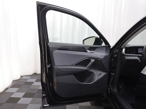 New 2026 Volkswagen Tiguan SE image 4