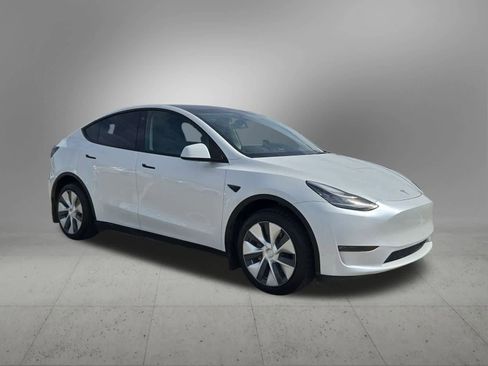 Used 2023 Tesla Model Y Long Range image 14