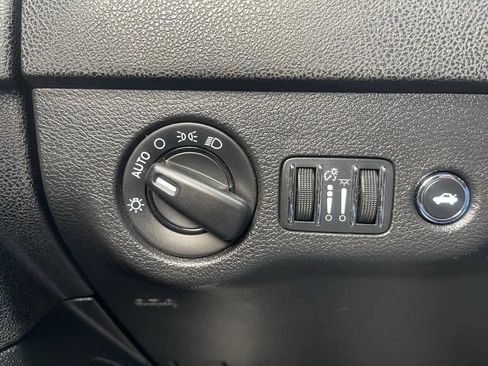 Used 2013 Dodge Charger SE w/ Connectivity Group image 28