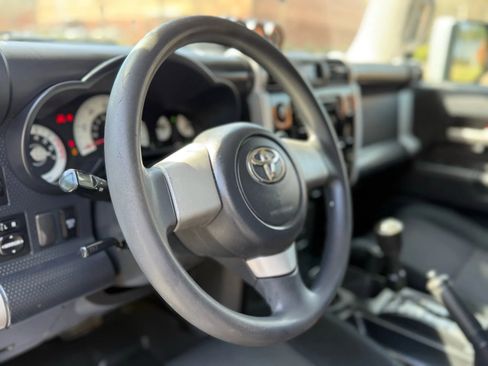 Used 2010 Toyota FJ Cruiser 4WD image 6