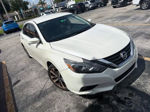 Used 2017 Nissan Altima 2.5 SR FWD image 3