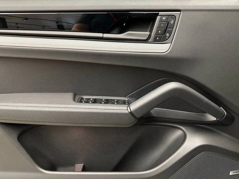 Certified 2025 Porsche Cayenne Coupe image 14