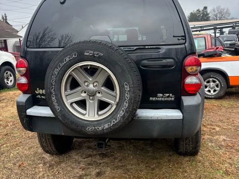 Used 2005 Jeep Liberty Renegade image 12