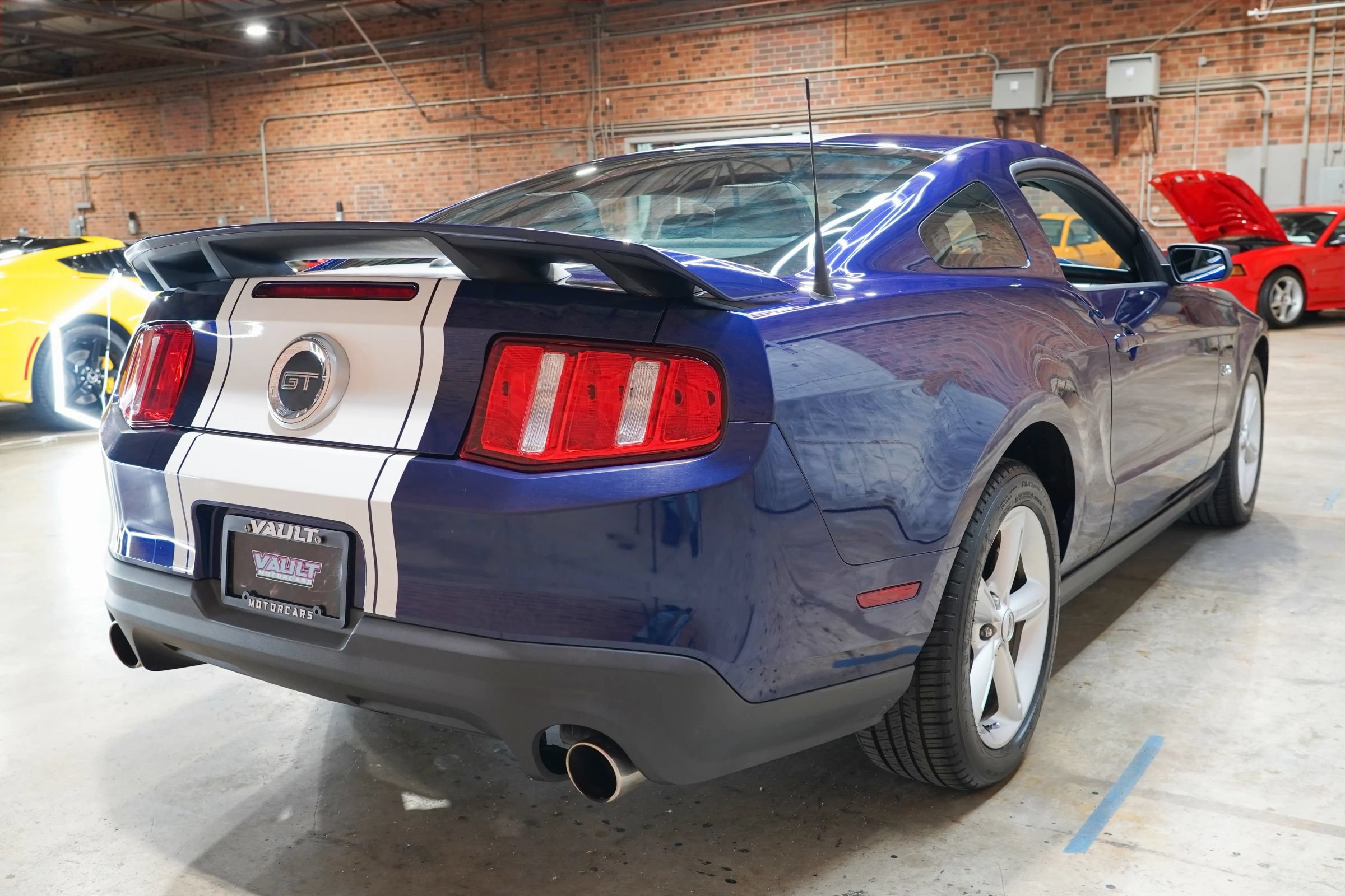 Used 2012 Ford Mustang GT Premium w/ GT Coupe Accessory Pkg 4 RWD image 12