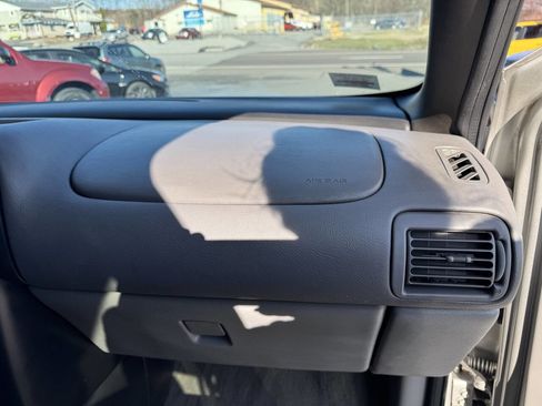 Used 2005 Chevrolet Venture LS w/ Easy Order Package image 25