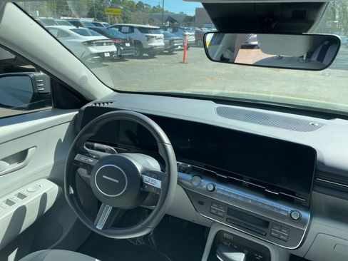 Used 2025 Hyundai Kona SEL image 34