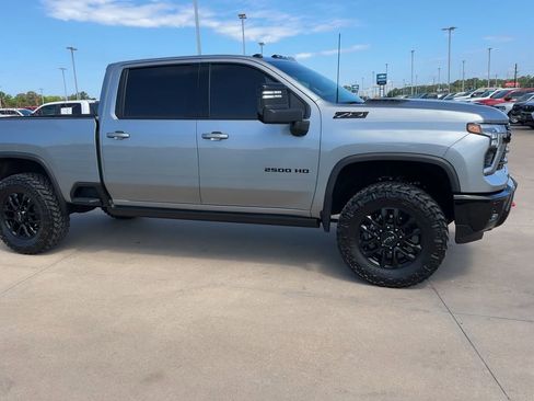 Used 2025 Chevrolet Silverado 2500 LTZ w/ LTZ Plus Package AWD/4WD image 9