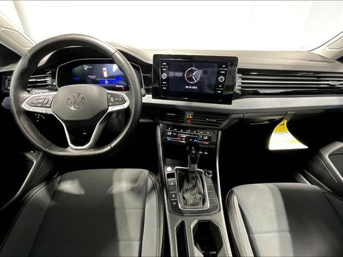 Used 2025 Volkswagen Jetta SE image 18