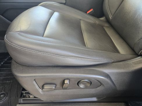 Used 2023 Chevrolet Tahoe Z71 w/ Luxury Package AWD/4WD image 19