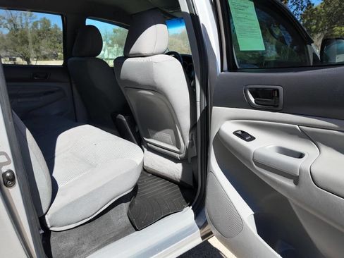 Used 2015 Toyota Tacoma PreRunner w/ SR5 Package image 18