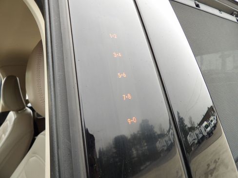 Used 2022 Ford Explorer Limited w/ Equipment Group 301A image 8