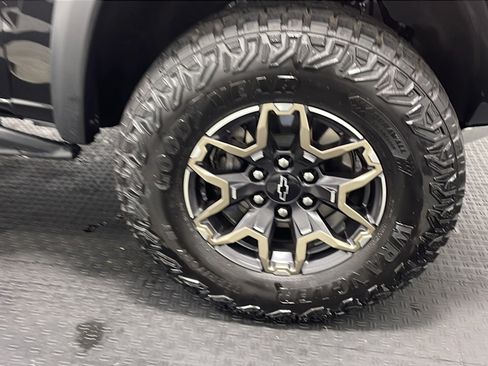 Used 2025 Chevrolet Colorado ZR2 w/ Technology Package AWD/4WD image 23