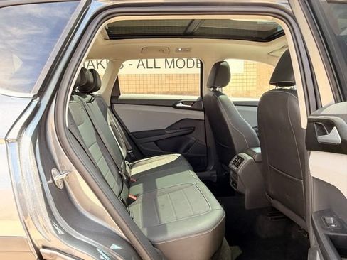 Used 2023 Volkswagen Taos SE w/ Panoramic Sunroof Package AWD/4WD image 17