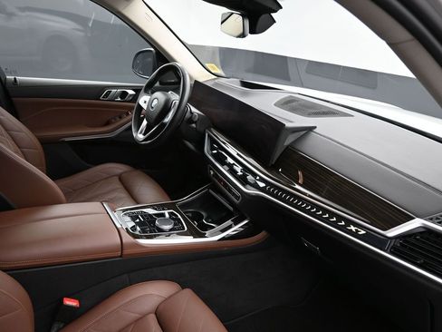 Used 2023 BMW X7 xDrive40i w/ Premium Package image 12