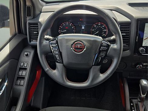 Used 2024 Nissan Frontier Pro-X image 18