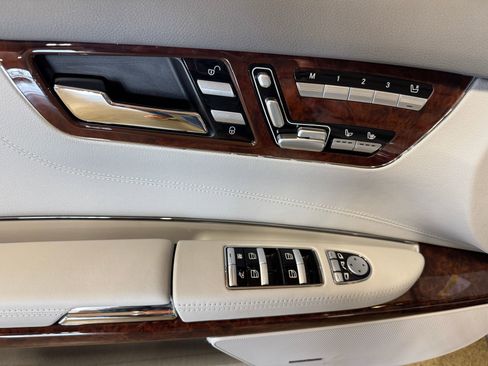 Used 2011 Mercedes-Benz CL 550 4MATIC image 49