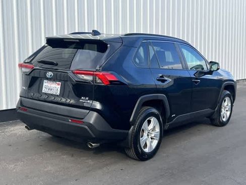 Used 2021 Toyota RAV4 XLE image 6