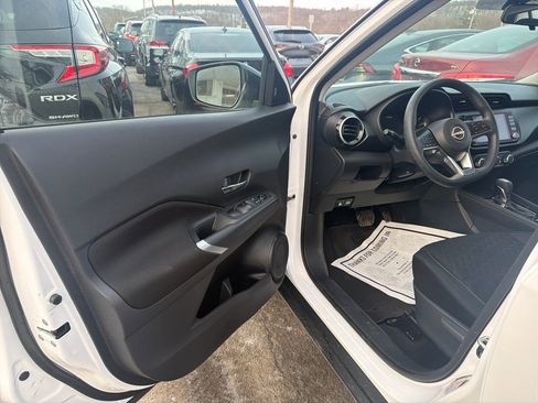 Used 2024 Nissan Kicks SV image 13